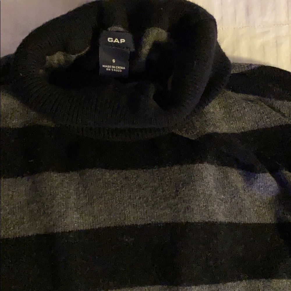 Sweaters - Picture 8 of 8
